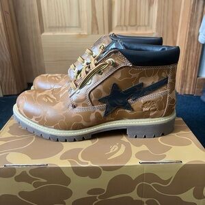 BAPE x Timberland  Brown Camouflage Pattern Chukka Boots with Black Star Accent